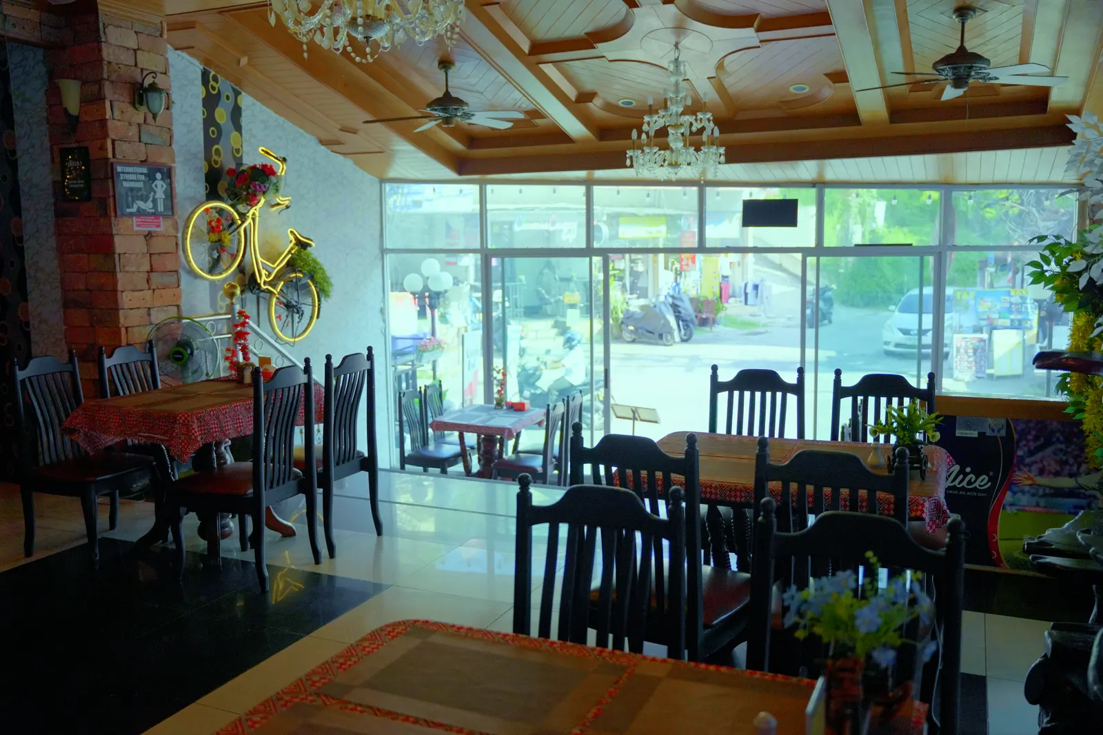 Restaurant seating at Diva Patong Hotel, photo 7